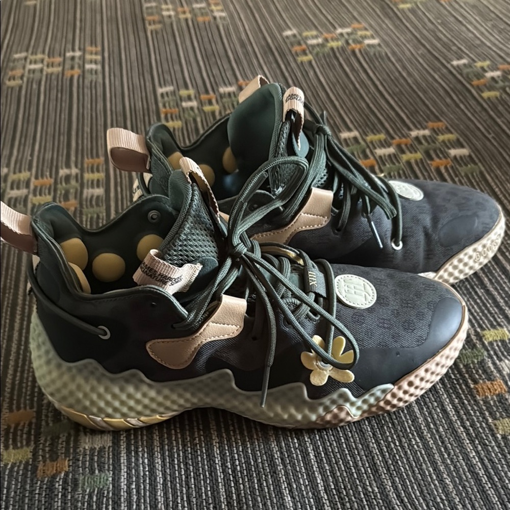 adidas Women's Black and Cream Sneakers